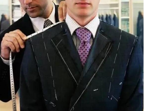 定做职业装需要选择合适的西装面料